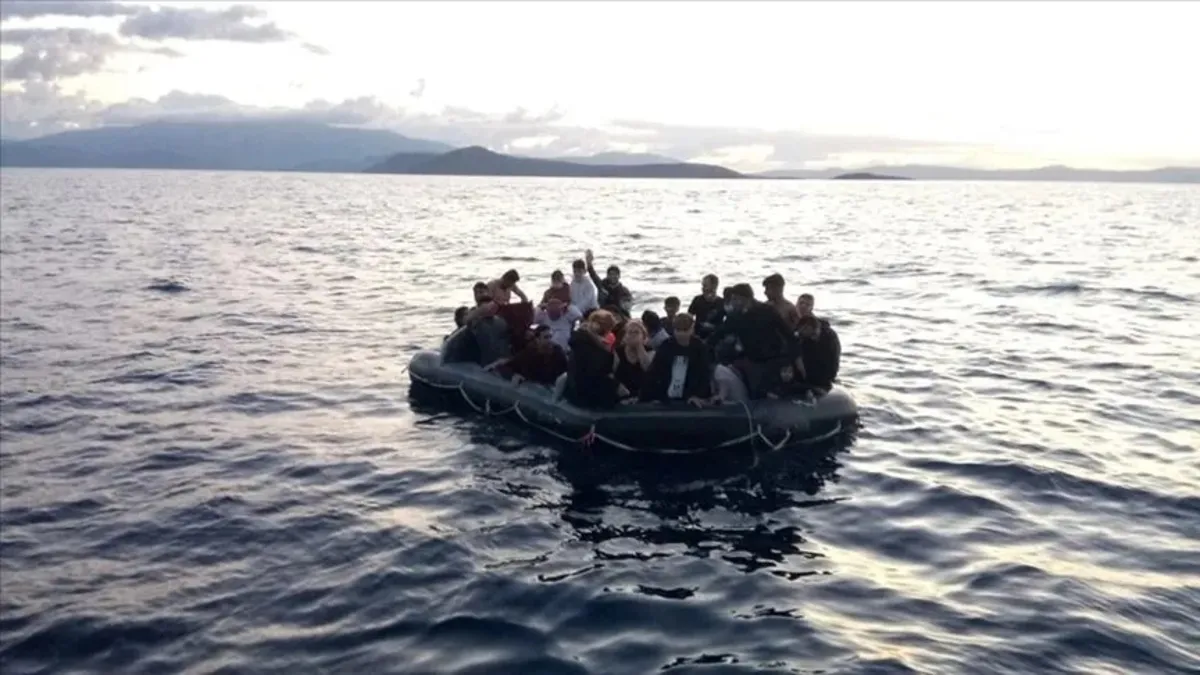 İzmir’in Çeşme ilçesi açıklarında 16 düzensiz göçmen kurtarıldı İzmir’in Çeşme ilçesi açıklarında 16 düzensiz göçmen kurtarıldı