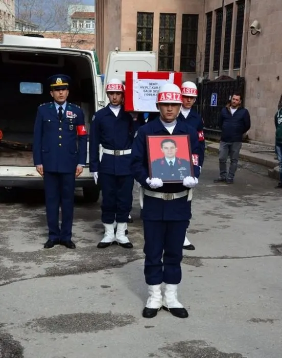 Şehit pilotlar törenle uğurlandı