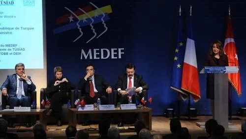 Abdullah Gül Paris’te
