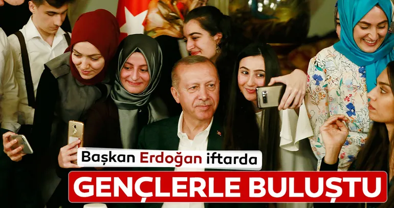 Başkan Erdoğan Dolmabahçe Ofisi'nde gençlerle iftarda bir araya geldi