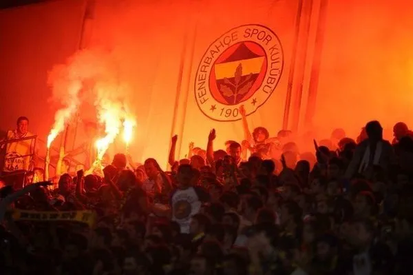 Fenerbahçe tribünleri erkeği unuttu
