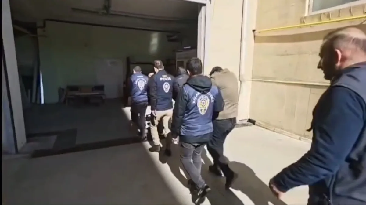 Diyarbakır merkezli 8 ilde bungalov dolandırıcılık operasyonu: “210 Milyon liralık vurgun* Diyarbakır merkezli 8 ilde bungalov dolandırıcılık operasyonu: “210 Milyon liralık vurgun*