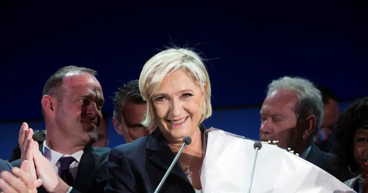 Fransa’da Le Pen ve Macron protestosu