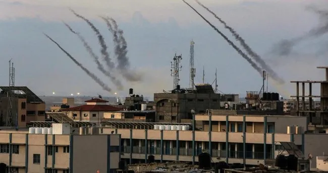 SON DAKİKA | Hamas, İsrail'i roketlerle vurdu