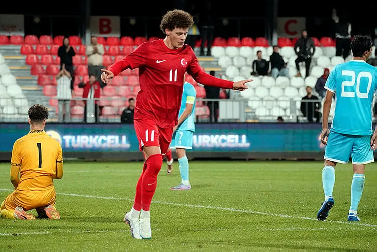 2025-uefa-avrupa-u21-sampiyonasi-elemelerinde-turkiye-san-marinoyu-5-golle-gecti-1697224584725.jpg