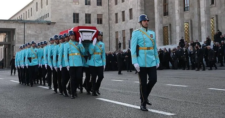 Nahit Menteşe’ye Meclis’te veda