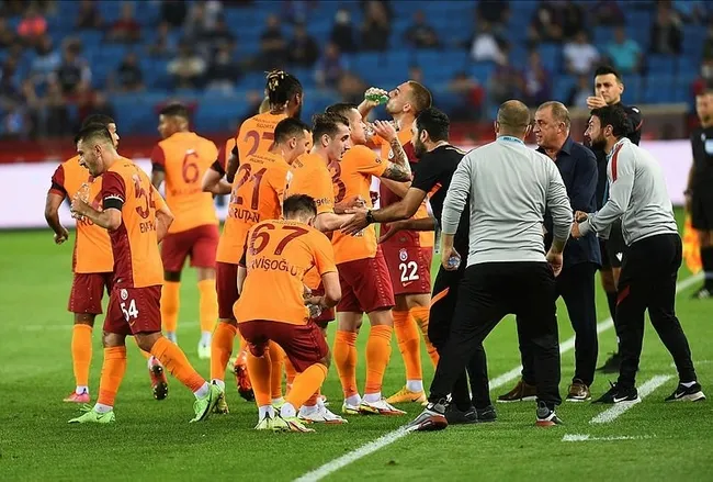 galatasaray-lokomotiv-moskova-maci-hangi-kanalda-uefa-avrupa-ligi-galasaray-moskova-maci-saat-kacta-ne-zaman-ve-sifresiz-mi-1636008354053.jpg