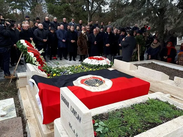 İlhan Cavcav'ın mezarı başında duygusal anlar