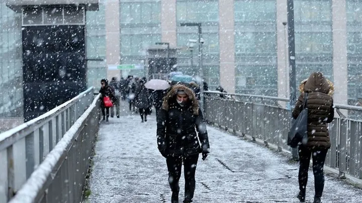 Meteoroloji’den son dakika uyarı üstüne uyarı! Kar yağışı bugün başlıyor! İstanbul’da hava nasıl olacak?