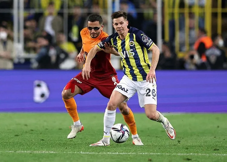 Son dakika Galatasaray transfer haberleri: Galatasaray’da art arda ayrılıklar! Omar sonrası Okan Buruk bir bilet daha kesti...