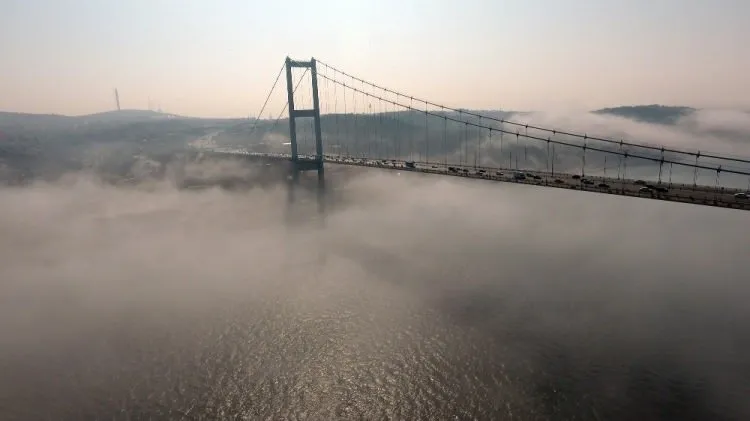 İstanbul’da sis kartpostallık görüntüler oluşturdu