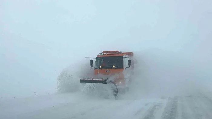 Erzincan’da kar ve tipiden 294 köy yolu ulaşıma kapandı