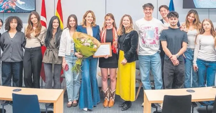 Seda Bakan’a İspanya’da büyük ilgi