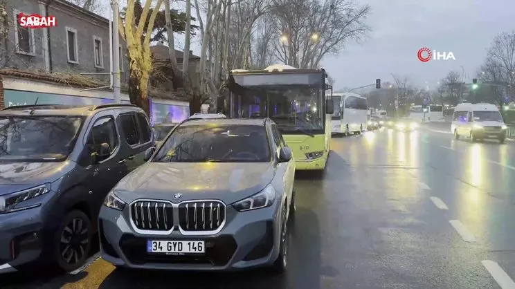 Şişli’de kırmızı ışıkta duramayan İETT otobüsü öndeki cipe çarptı: 2 yaralı | Video
