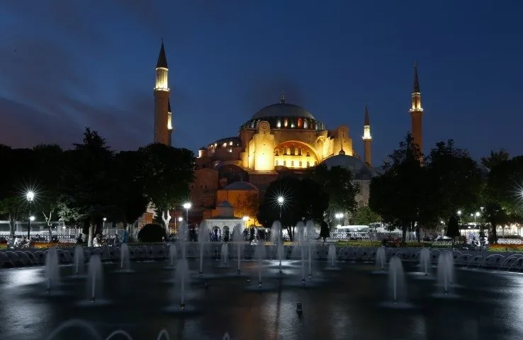 Ayasofya açıklamasının ardından Papa Francis'e zor soru!  ‘Cordoba Kurtuba Ulu Camii  için de acı çekiyor mu?’