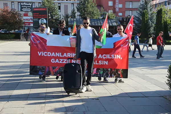saglikcilar-150-haftadir-gazze-icin-yuruyor-1790517387614.jpg