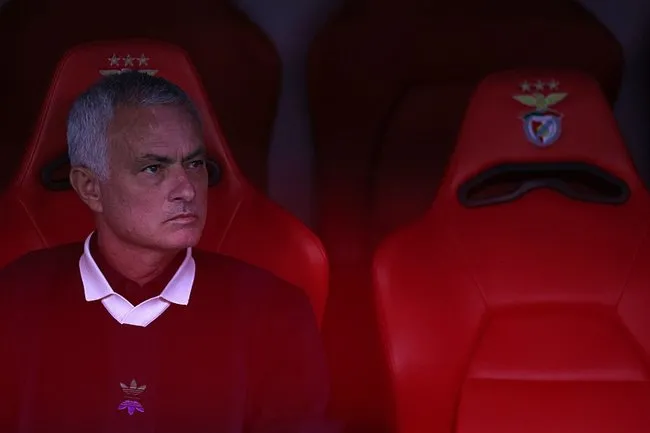 jose-mourinhodan-benfica-maci-sonrasi-carpici-sozler-avrupa-liginde-finale-kadar-gidebiliriz-1756332289364.jpeg