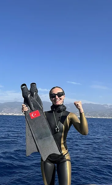 Şahika Ercümen’den iki altın madalya