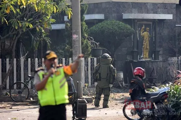 Endonezya’da 3 kiliseye intihar saldırısı