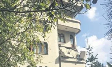 Şişli’de çöken balkon korkuttu