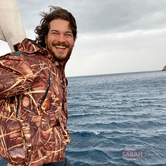 Balık avında! Yakışıklı oyuncu Çağatay Ulusoy dev bir orkinos yakaladı!