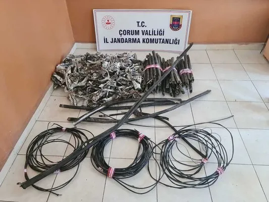 Jandarma’dan kablo hırsızlarına suçüstü