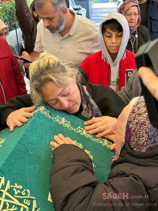 51 yaşında hayatını kaybeden oyuncu Vural Çelik’e acı veda... Annesi ve kardeşi gözyaşlarına boğuldu! ’Ne olur kalk abim’