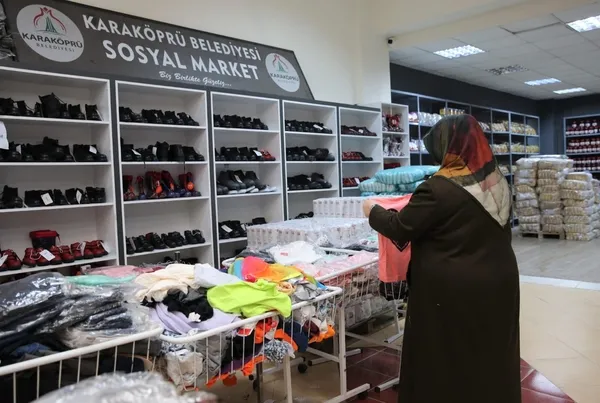 sosyal-market-ile-ihtiyac-sahiplerinin-yuzu-guluyor-1675178573416.jpeg