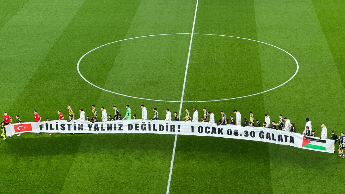 Fenerbahçe ve Beşiktaş’tan Ziraat Türkiye Kupası’nda ortak Filistin çağrısı! Fenerbahçe ve Beşiktaş’tan Ziraat Türkiye Kupası’nda ortak Filistin çağrısı!