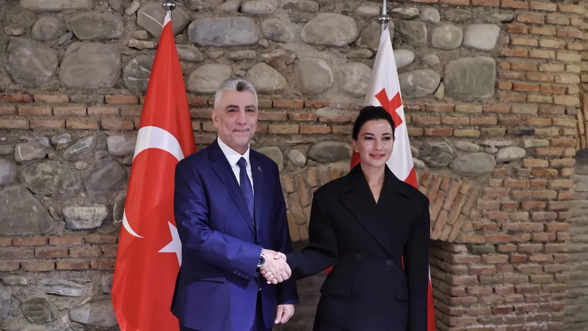 Bakan Bolat’tan Gürcistan’da kritik görüşme Bakan Bolat’tan Gürcistan’da kritik görüşme