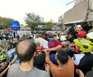 Ünlü isimlerden İzmir depremi paylaşımları