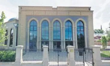 Camiye ırkçı saldırı