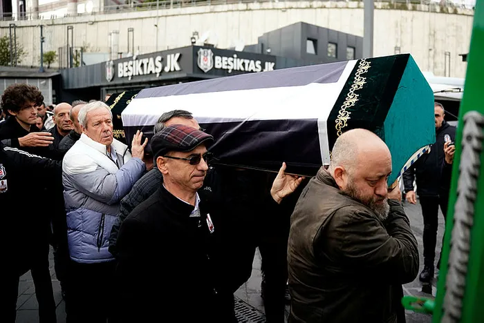besiktasin-eski-futbolcusu-suat-tastan-son-yolculuguna-ugurlandi-1700480114813.jpg