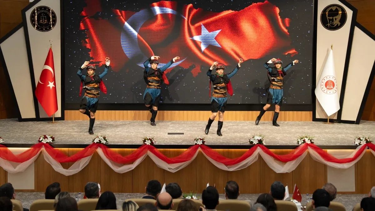 İzmir Adliyesi’nde 23 Nisan coşkusu