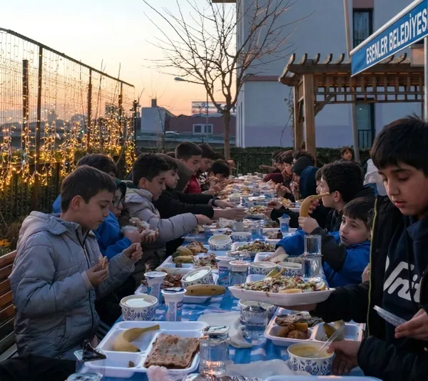 esenlerde-cocuklar-cami-iftarinda-bulustu-1772721192761.jpg
