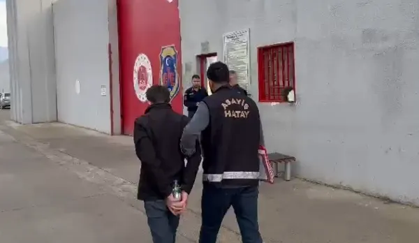 hakkinda-19-yil-hapis-cezasi-bulunan-azili-suclu-yakalandi-1732273573404.jpg