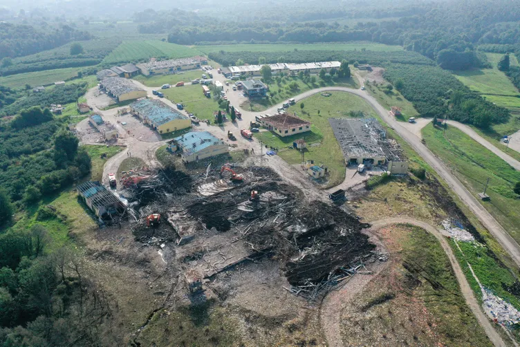 Son dakika! Sakarya'daki fabrika görüntüleri patlamanın şiddetini ortaya çıkardı!