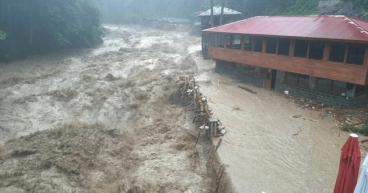 Son dakika: Rize ve Artvin'i sel vurdu! Bakan Soylu bölgede son durumu açıkladı