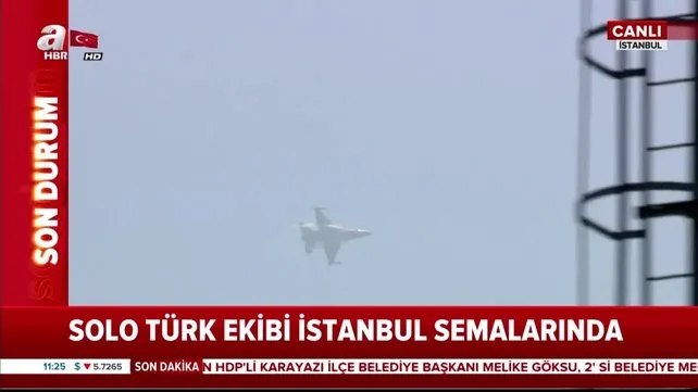 İstanbul'da TEKNOFEST heyecanı! Solo Türk ekibinden nefes kesen gösteri!