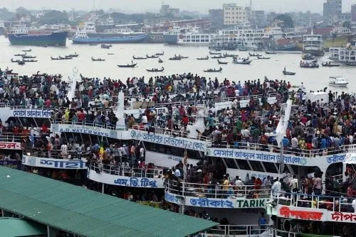 Bangladeş’te insan seli