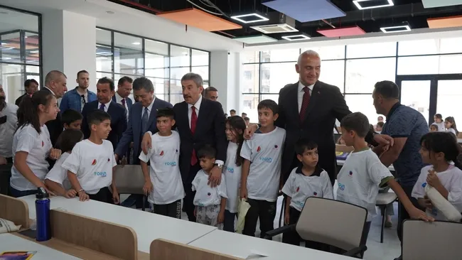 bakan-ersoy-kutuphaneleri-uretim-ve-firsat-merkezlerine-donusturuyoruz-1785853293522.jpg