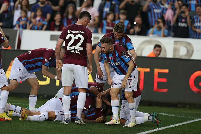 trabzonspor-sahasinda-farkli-kazandi-alanyaspor-avantaji-koruyamadi-1685814706872.jpg
