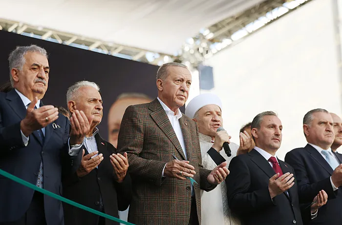 son-dakika-baskan-erdogandan-onemli-aciklamalar-hamas-barisa-hazir-oldugunu-gosterdi-1759583172675.jpg Son dakika | Başkan Erdoğan'dan önemli açıklamalar: Hamas barışa hazır olduğunu gösterdi!