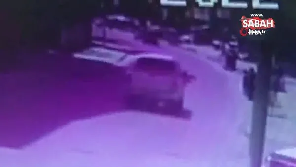 Pikap ile motosikletlinin çarpıştığı kazanın görüntüleri ortaya çıktı | Video