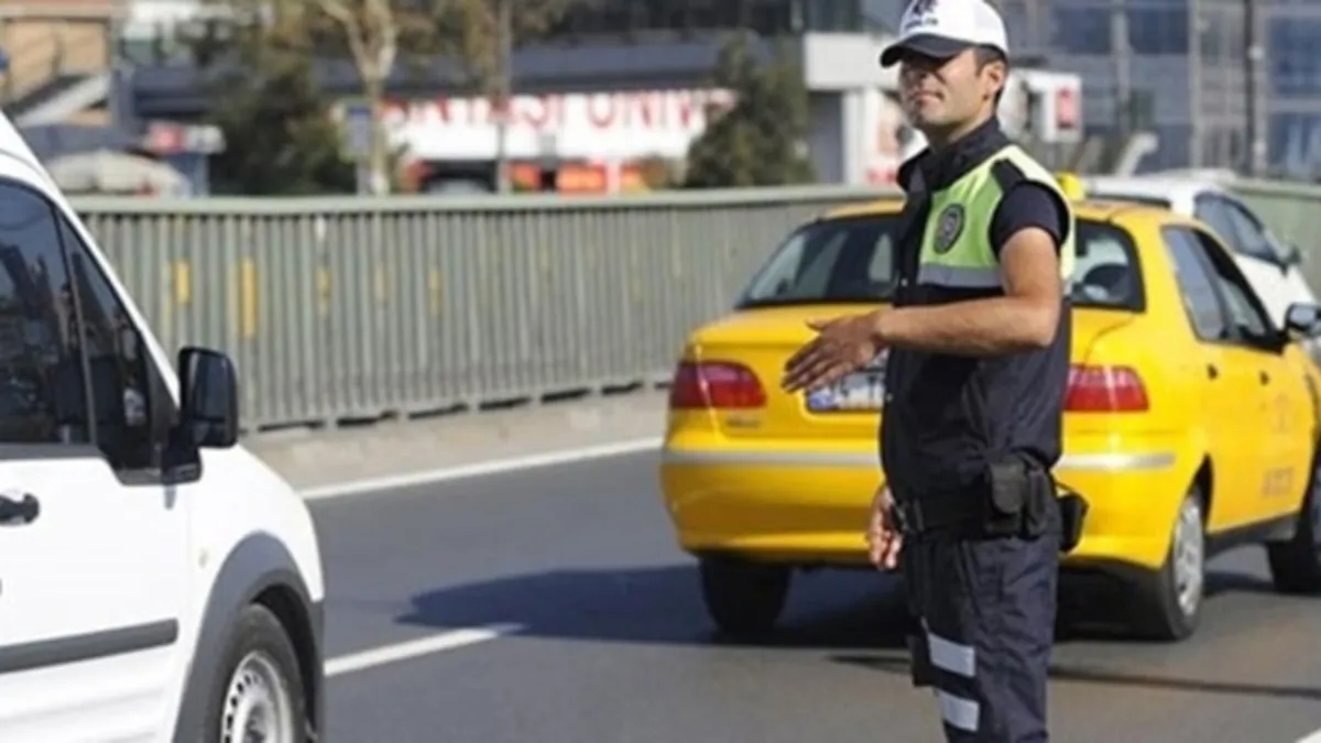 Korsan taksiciler sıkı denetime takıldı! Araçlar trafikten men edildi, para cezası kesildi Korsan taksiciler sıkı denetime takıldı! Araçlar trafikten men edildi, para cezası kesildi