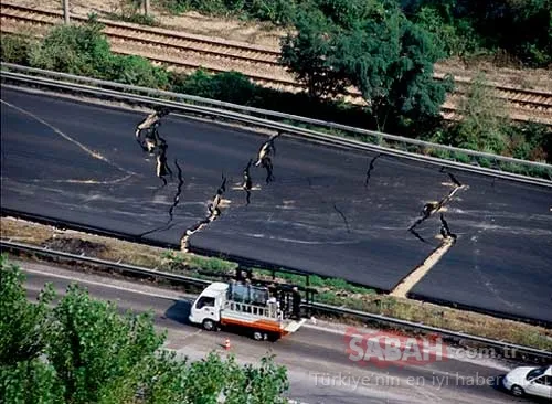 17 Ağustos 1999.. Türkiye'yi yıkan depremin acı görüntüleri