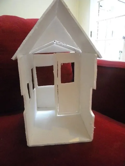 Kendi evini kendi yaptı
