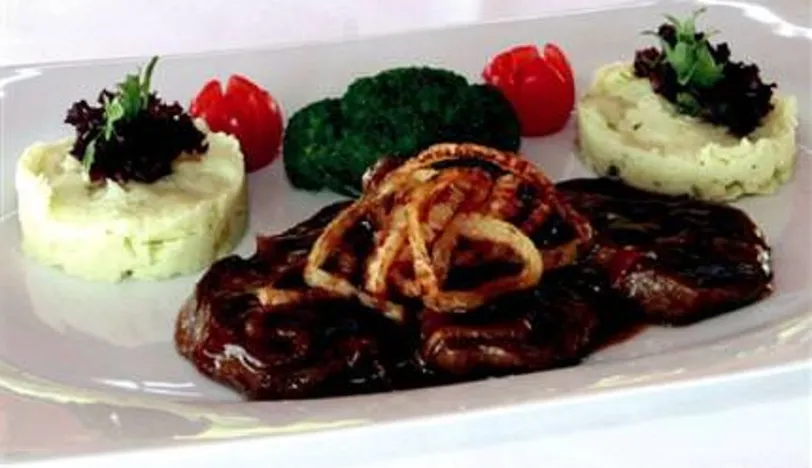 Soğan Soslu Biftek Madalyonları