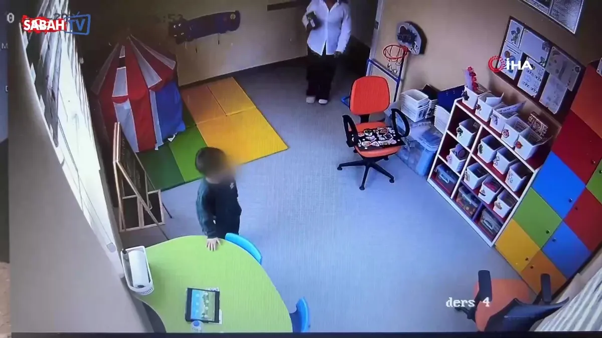 Mersin’de dehşete düşüren anlar kamerada: Öğretmeni, 5 yaşındaki otizmli çocuğu darp etti! | Video videosunu izle Mersin’de dehşete düşüren anlar kamerada: Öğretmeni, 5 yaşındaki otizmli çocuğu darp etti! | Video videosunu izle