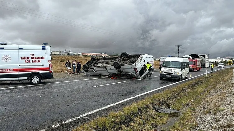 Nevşehir’de feci kaza: Turistleri taşıyan minibüs devrildi… 18 yaralı!
